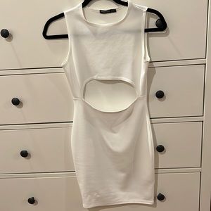 White Bodycon dress with a cut out in the middle size 4